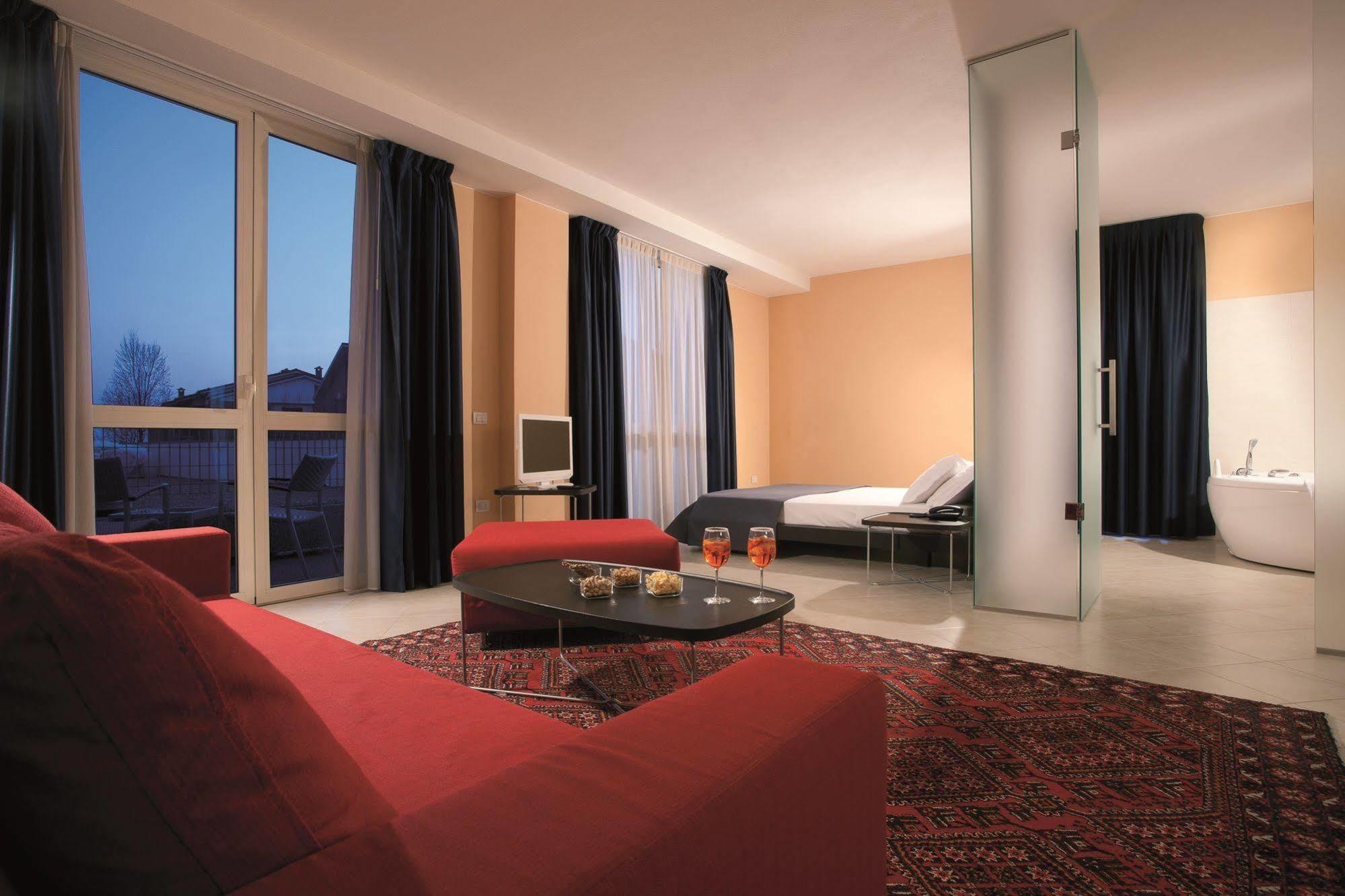 Rosso Frizzante Hotel 3*