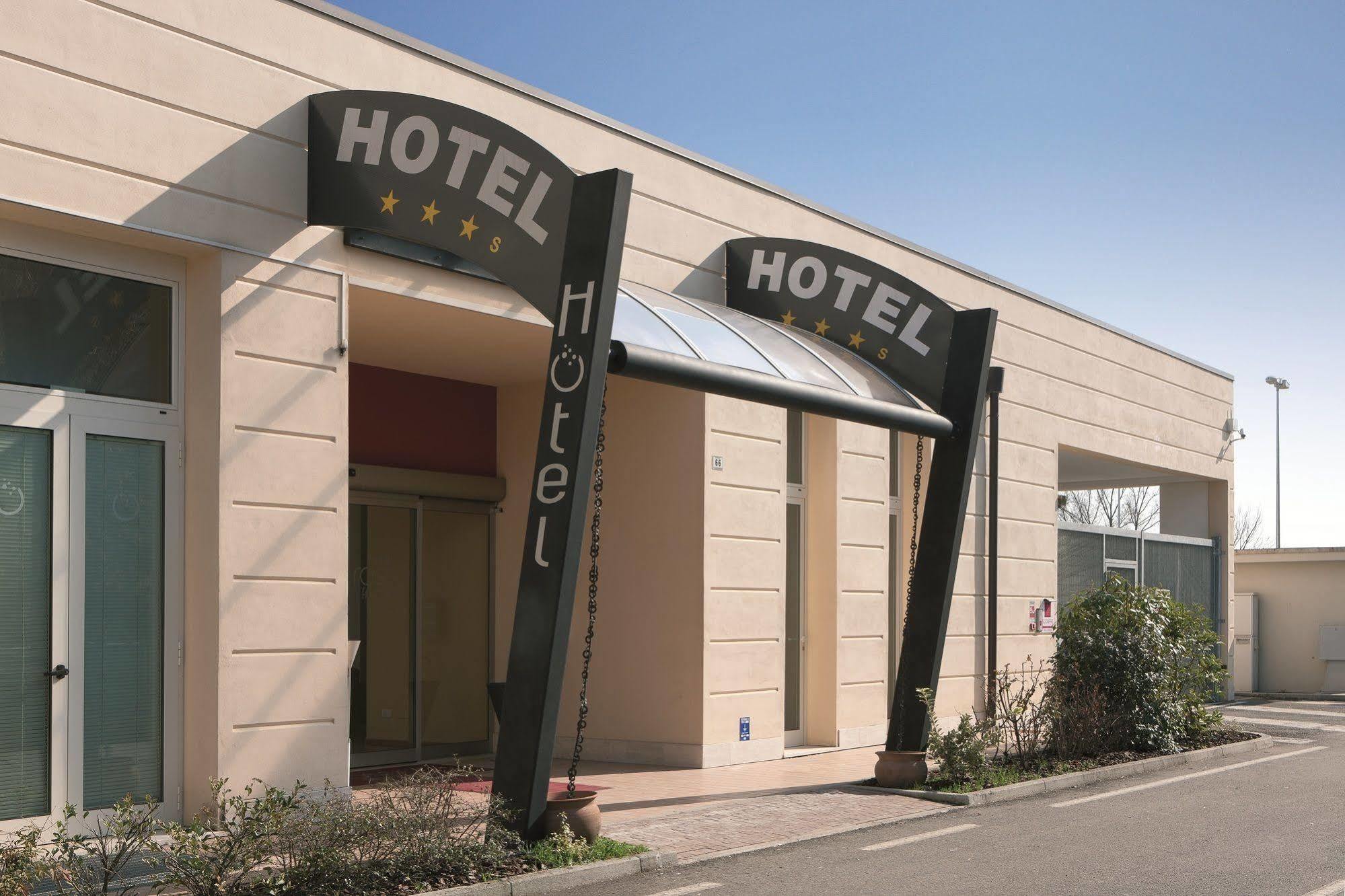 Hotel Rosso Frizzante 3*